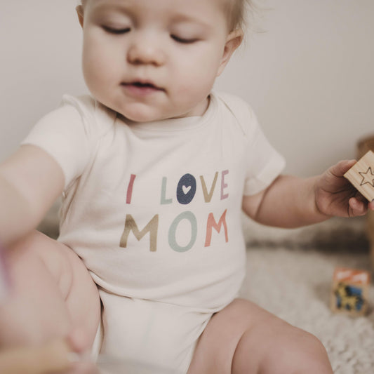 Mom Baby graphic organic bodysuit | love mom