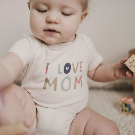 Mom Baby graphic organic bodysuit | love mom Finn + Emma