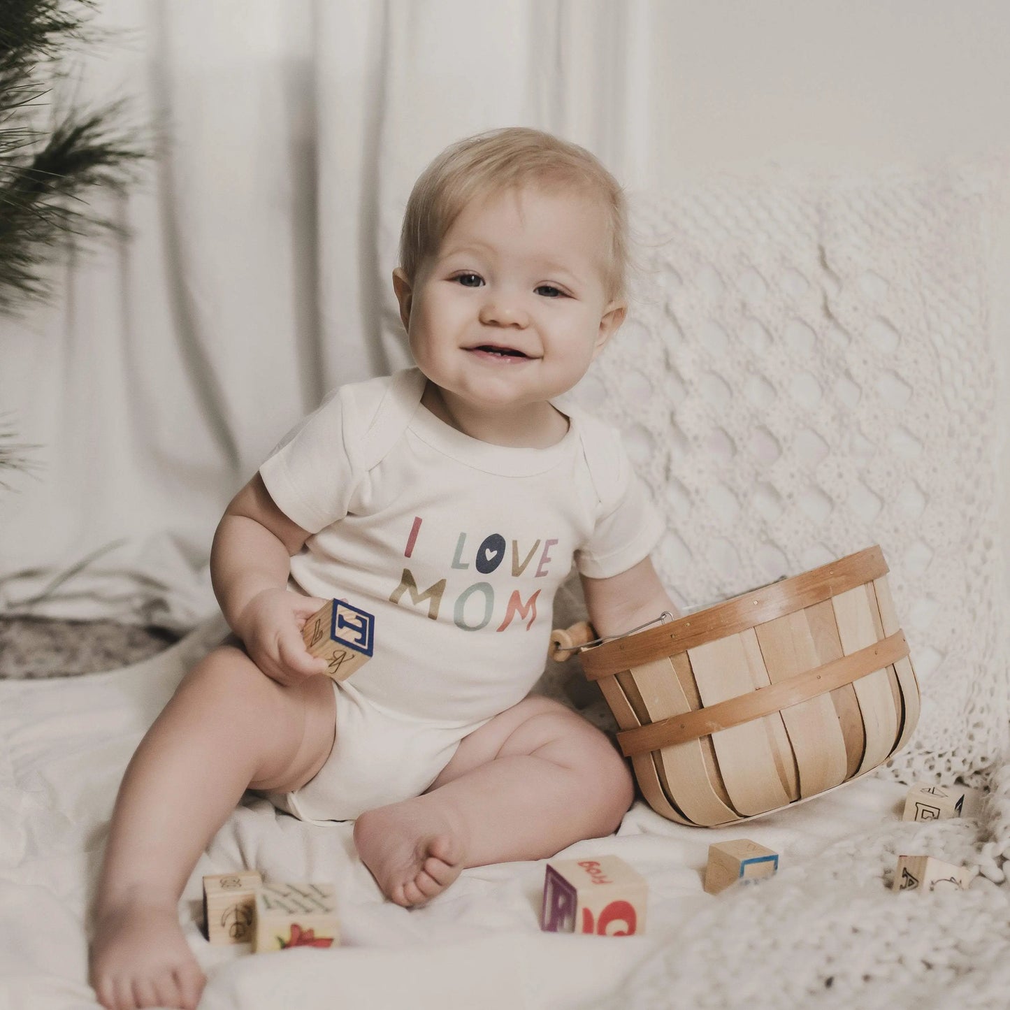 Mom Baby graphic organic bodysuit | love mom Finn + Emma