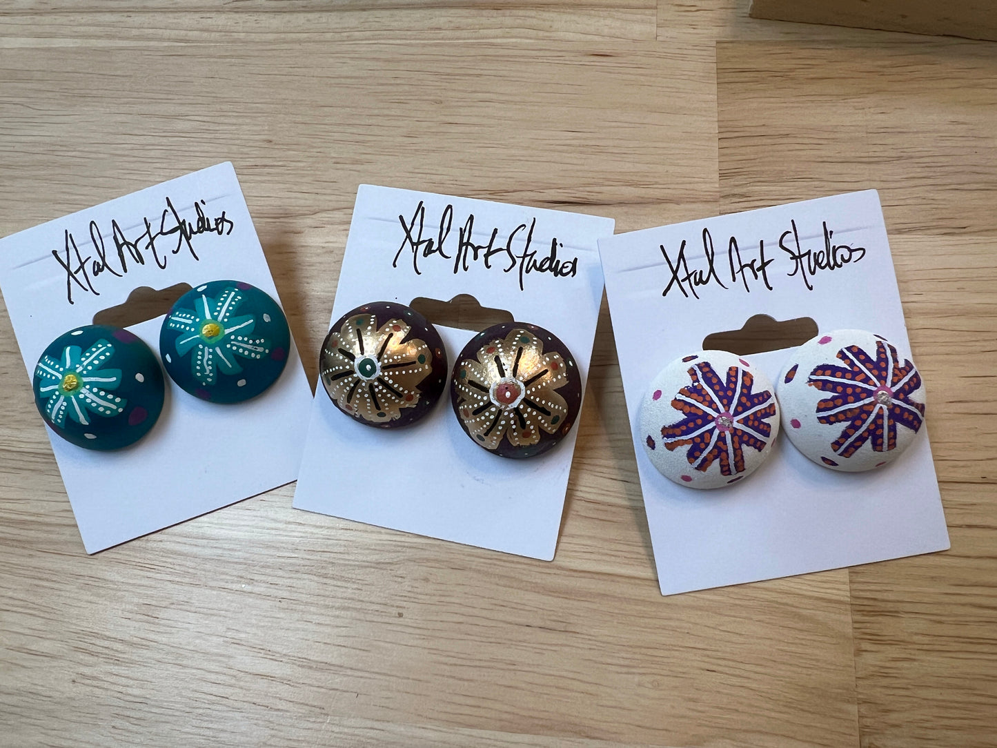 Xtal Earrings Round White/Blue