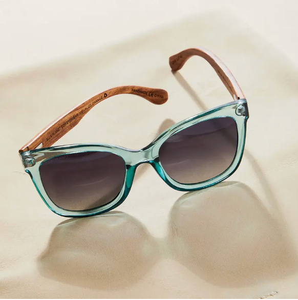 Amelia -Crystal Blue/Walnut Wood-Grad Smoke Polarized