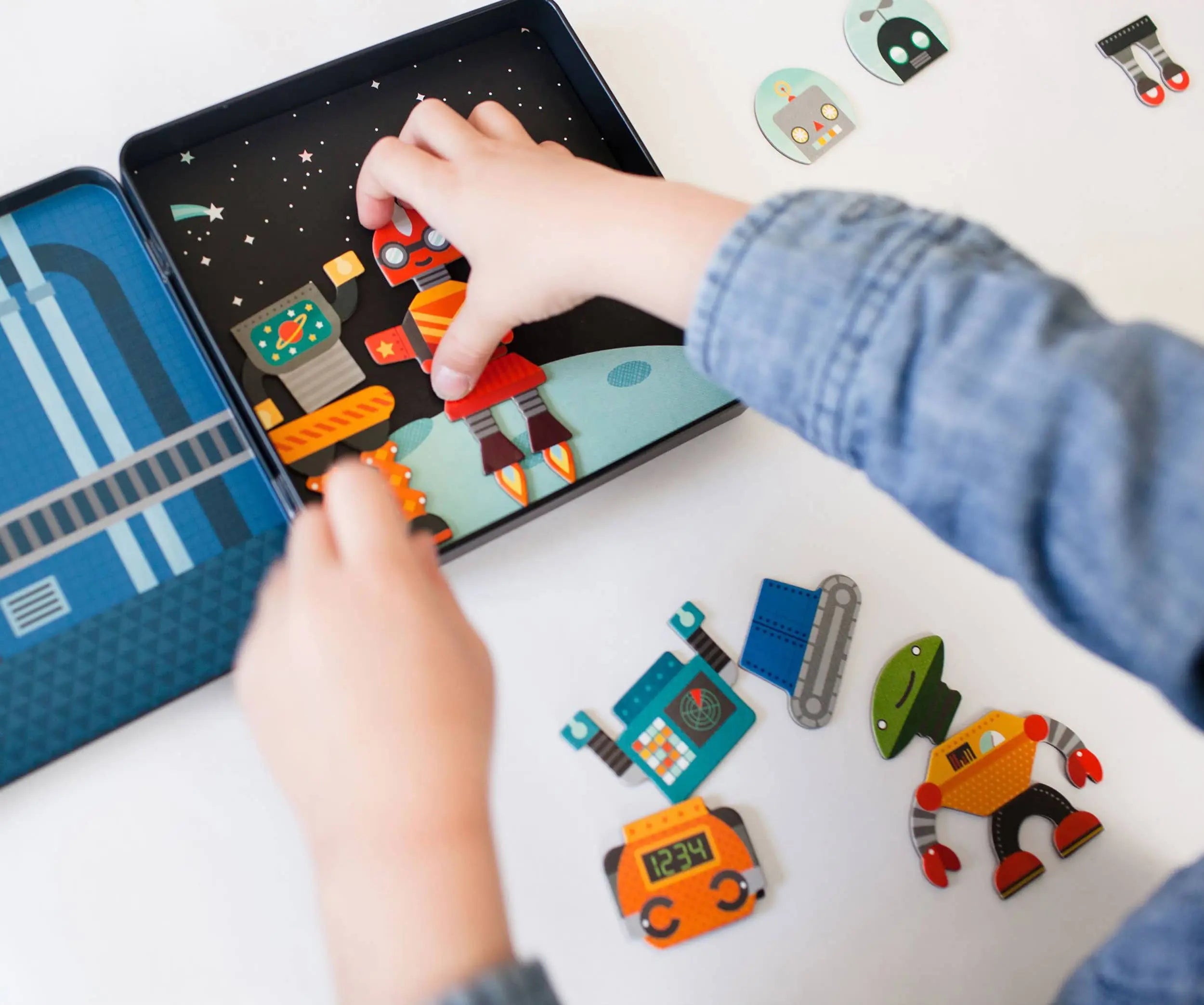 Robot Remix Magnetic Play Set Chronicle Books